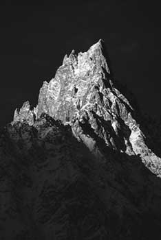 graphique de montagne noir et blanc