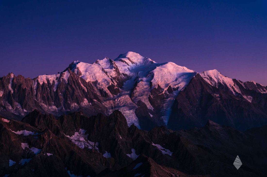 Blue Hour au Mont-Blanc pendant le coucher de soleil