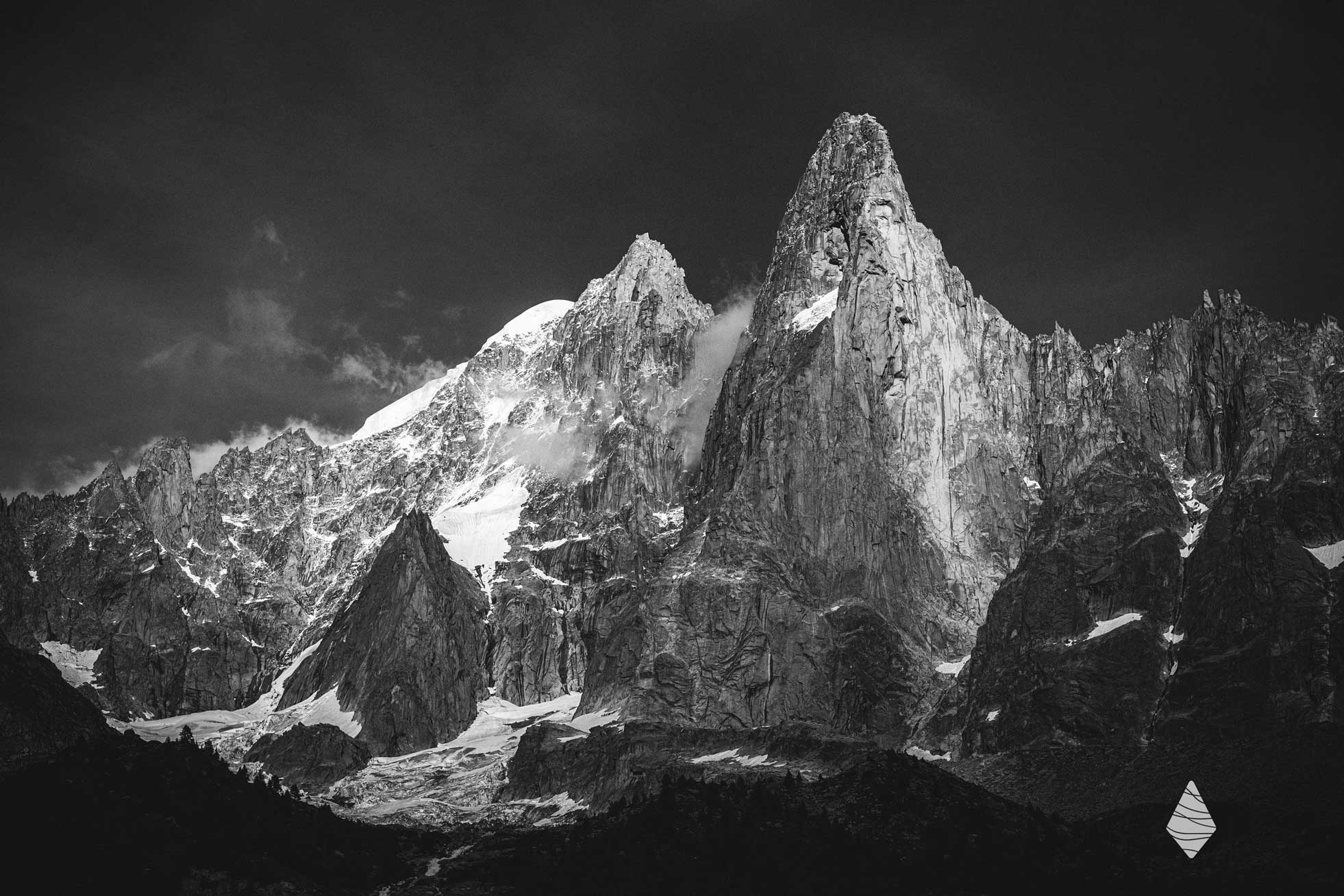 Photos des Drus en noir et blanc dans le Massif du Mont-Blanc