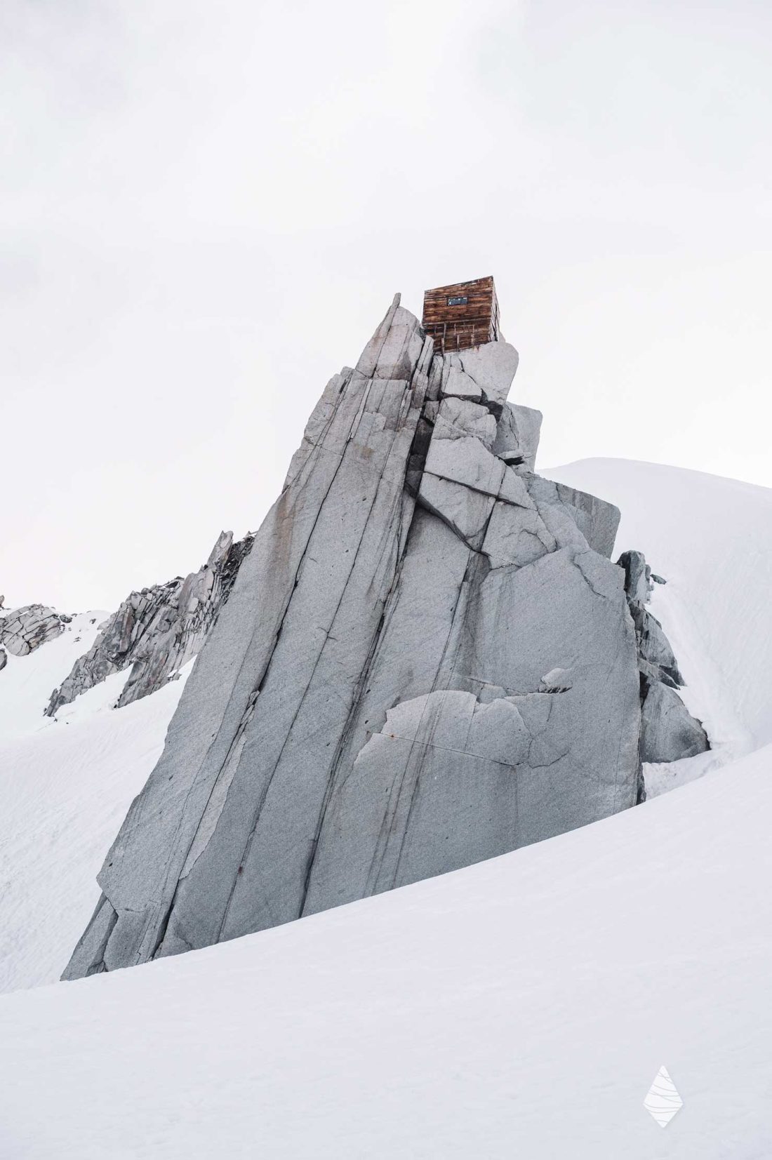 photo d'un refuge en haute montagne du côté du mont Blanc